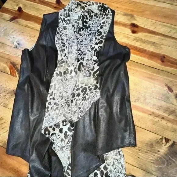 Chicos Easy wear Shirt/ vest 2 piece Set Size 1  Faux Suede Vest Abstract Animal - Picture 5 of 11